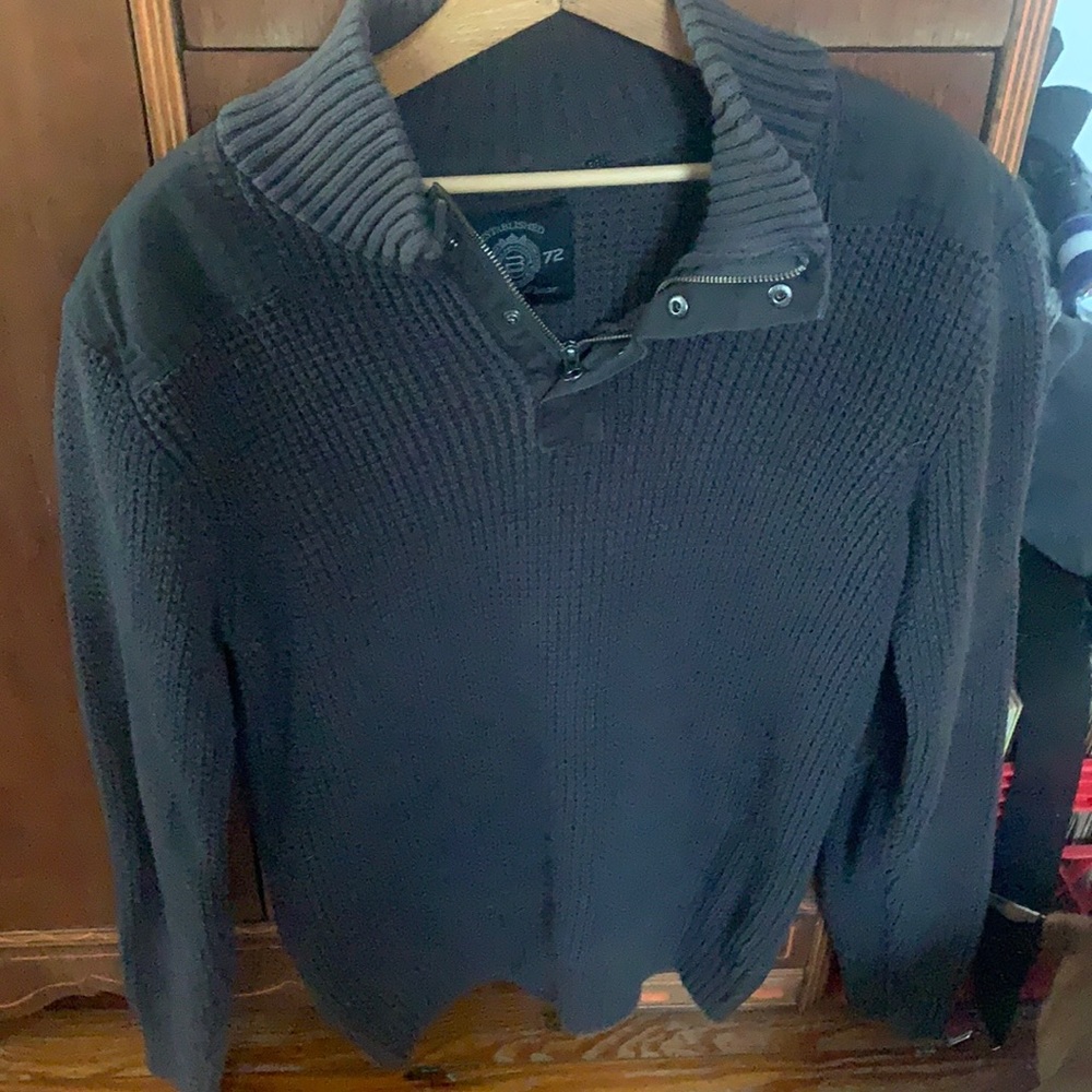 Gray/black sweater